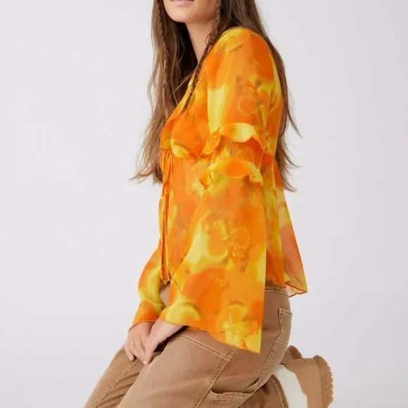 NWT Retail $69- UO Janet Split Hem Blouse - Picture 4 of 4